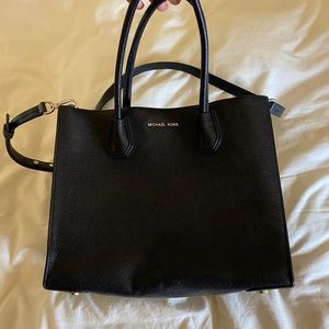 MICHAEL KORS BLACK TOTE AND CROSSBODY BAG